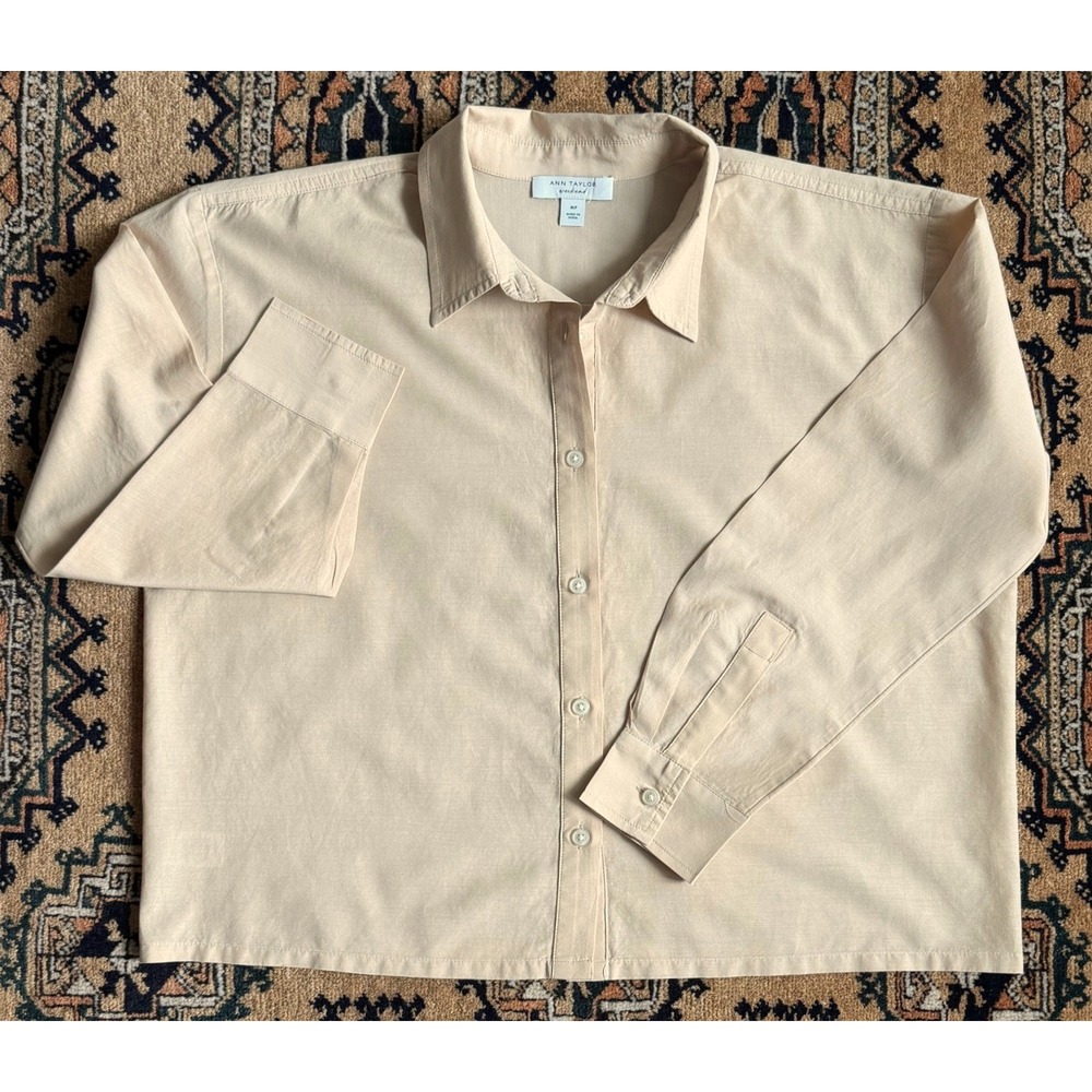 Ann Taylor Size Medium Petite Relaxedβ Cropped Cotton Button Down Shirt Tan
